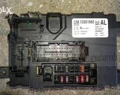Caja de fusibles / Opel Corsa D 1, 3 GM 13320628 13 320 628 13320628US 401154265 28224264 INDEX 01 G1-AM433RX3