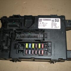 Opel Corsa D caja de fusibles relé 401154265 13286032 su