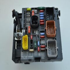 caja de fusibles peugeot 308 9675878480
