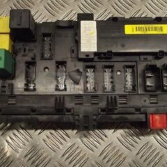 caja de fusibles range rover vogue yqe500240