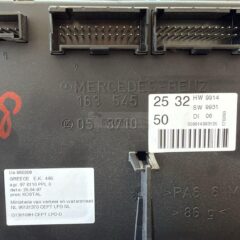 Caja de fusibles / Mercedes-Benz W163 1635452532 163 545 25 32 LK 05371050 05