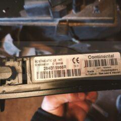 caja de fusibles renault scenic 3 284b15986r s180098101