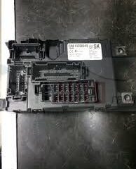 CAJA ELECTRICA DE FUSIBLES TRASERA UNIDAD DE CONTROL OPEL CORSA D 13308949 SK, 401154765, 28189301