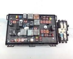 caja de fusibles opel astra j 13343769