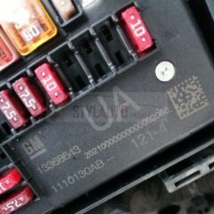 cajs de reles fusibles opel zafira c 13368643 1110130AA AU