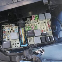 caja fusibles motor volvo v40 2.0d