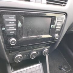 radio pantalla skoda scout